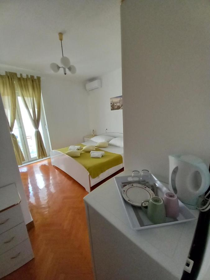 Bed and Breakfast Sobe Sotic Rab Town Exterior foto