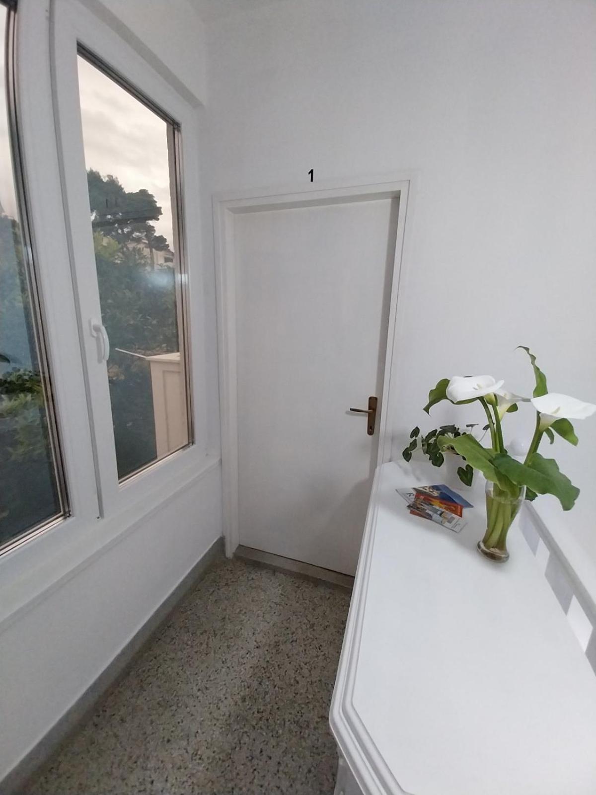 Bed and Breakfast Sobe Sotic Rab Town Exterior foto